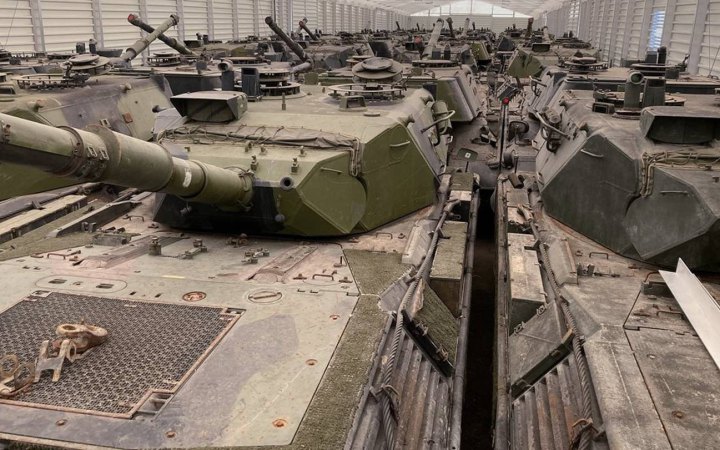 ​Німеччина надіслала Україні новий пакет допомоги: танки Leopard, снаряди і розвіддрони