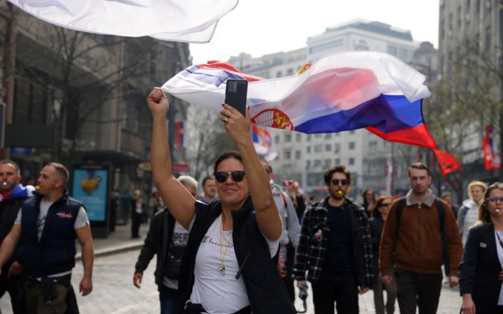 Сербські протестувальники тепер вимагають дострокових парламентських виборів