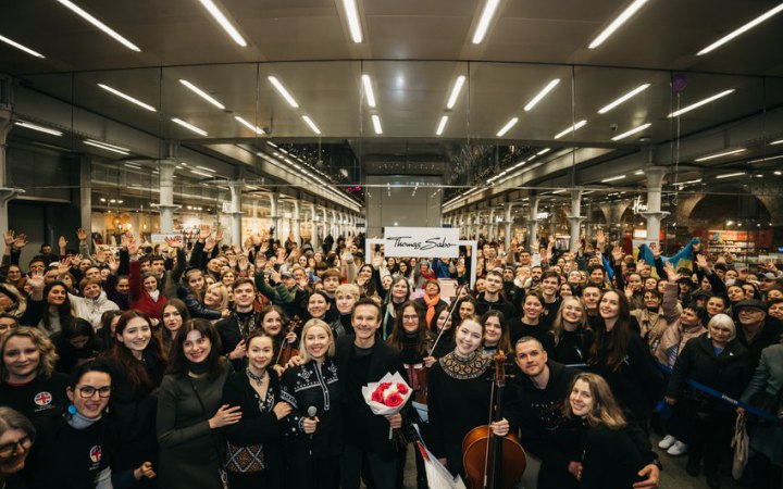 Святослав Вакарчук та композиторка Марія Яремак виступили на вокзалі St Pancras у Лондоні