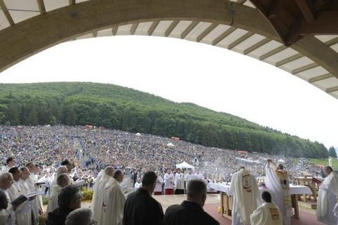 Папа Франциск в Румынии призвал католиков и православных к единству