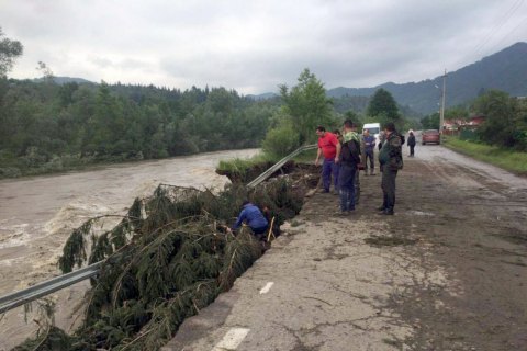 ​Все пострадавшие в результате наводнений в Черновицкой области получили компенсации - Зеленский