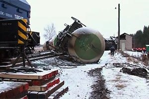 В Сумской области 27 вагонов грузового поезда сошли с рельсов