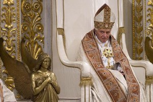 Бенедикт XVI попросил верующих молиться за преемника и за Kатолическую церковь