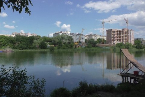 Двое детей утонули в пруду в Черновцах 