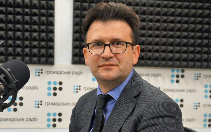 В Україну з Канади везуть посмертну маску і друкарську машинку Симона Петлюри