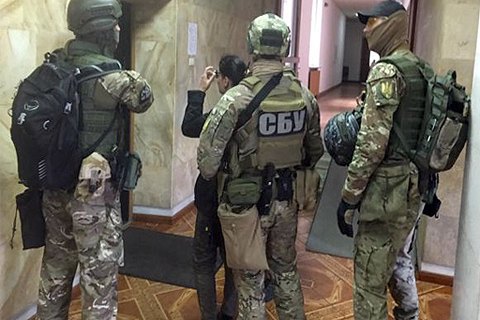 СБУ проводить обшуки в райвідділах поліції і прокуратурах Запоріжжя