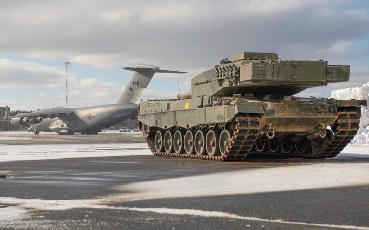 З Канади вилетів літак з першим танком Leopard для України