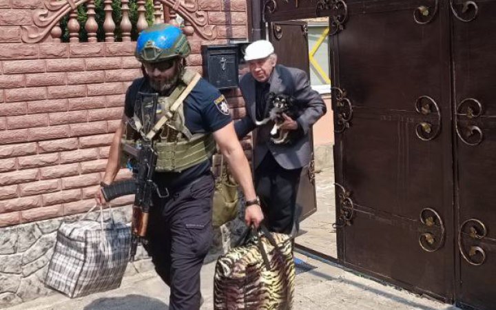 Поліцейські евакуювали з Козачої Лопані 12 цивільних 