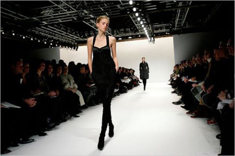 Gucci та Louis Vuitton відмовилися працювати з дуже худими моделями