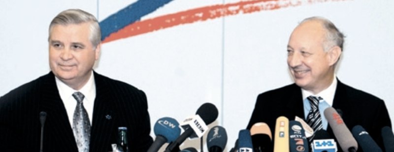 Міністр закордонних справ України Анатолій Зленко під час засідання Комісії НАТО – Україна у Празі, 2002 рік.