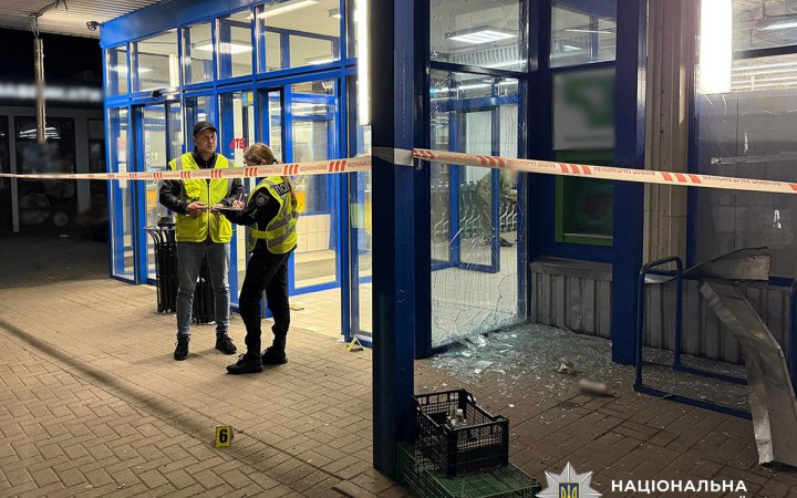 У Житомирі шестеро людей постраждали унаслідок підриву гранати біля супермаркету