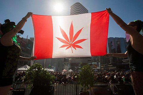 Канада стала першою країною G7, де можна вільно продавати і купувати марихуану