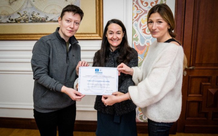 Україна отримала сертифікат ЮНЕСКО про включення борщу до списку нематеріальної спадщини