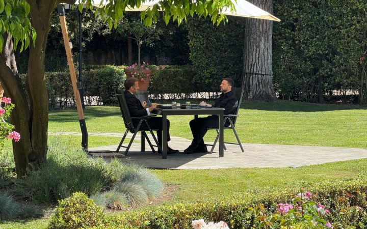 Зеленський і Макрон обговорюють зусилля щодо миру в Україні