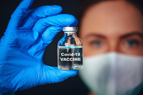 США поставили на паузу вакцинацію Johnson & Johnson через поодинокі випадки тромбозу  