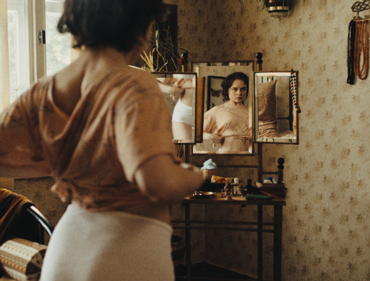 Кадр зі стрічки «Звук падіння».