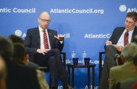 Яценюк - лидерам США и ЕС: вы не имеете права отменять санкции против России, пока Украина не вернет Донбасс и Крым