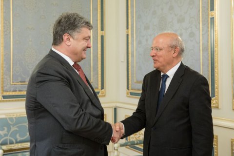 Порошенко обсудил с главой МИД Португалии продление антироссийских санкций