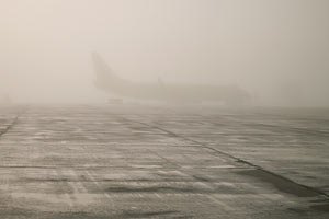Лондонский аэропорт отменил более 100 рейсов из-за снегопадов 