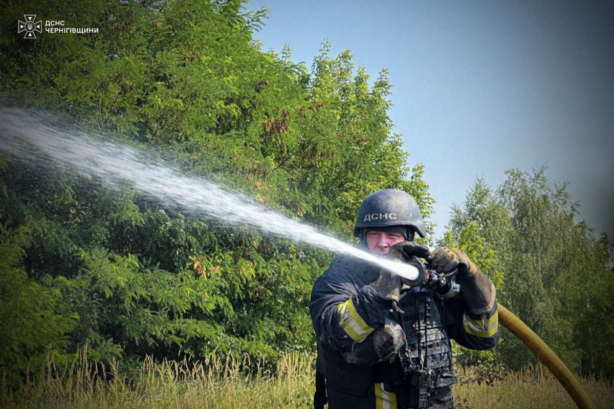 Ліквідація наслідків удару в Чернігові 