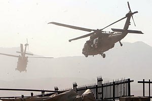 Американские вертолеты по ошибке разбомбили блокпост афганской армии: 8 жертв