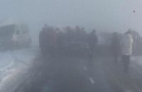 Біля Львова через туман зіткнулися шість автомобілів