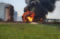 Російські війська знову обстріляли нафтопереробний завод у Лисичанську