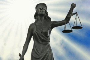 Німецький медіа-магнат прийшов на суд у справі Оксани Макар