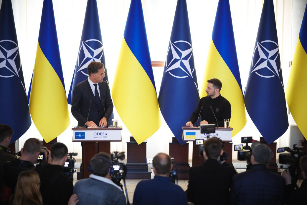 Президент Володимир Зеленський та генсек НАТО Марк Рютте під час нещодавньої зустрічі в Одесі, 15 квітня 2025
року.