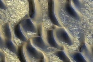 Геологи нашли на Марсе стеклянные дюны