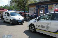 В Киеве на Лесном на глазах у прохожих зарезали мужчину