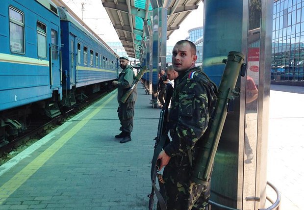 Бойовики на вокзалі Донецька