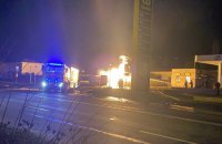 На АЗС в Кременчуге микроавтобус въехал в газовую цистерну, водитель сгорел (обновлено)