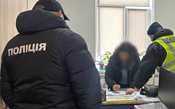 Службовицю ТЦК у Вінниці підозрюють у отримання “відкату” з матері загиблого військового