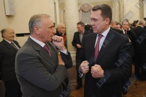 Янукович уволил Семиноженко и нескольких его замов