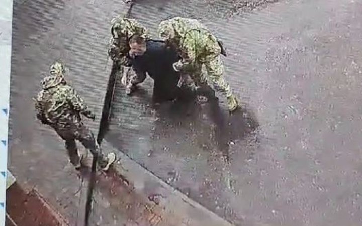 У Черкаському облвійськкоматі проводять перевірку за фактом побиття військовослужбовцями цивільного