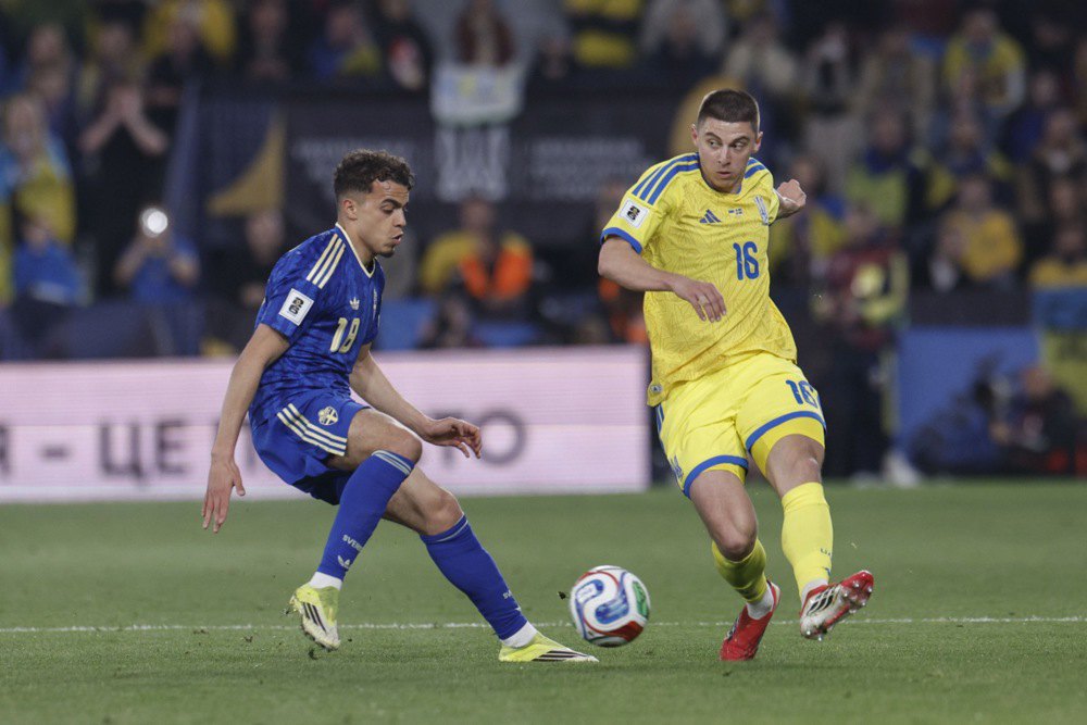 Віталій Миколенко під час матчу проти шведів