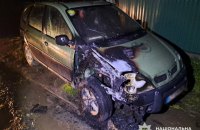 ​У Бердичеві вночі підпалили два військових автомобілі 