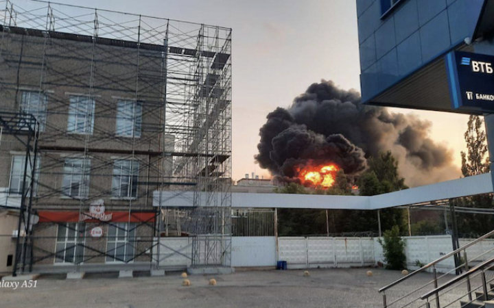 У Росії поскаржилися на нічну атаку дронів. На заводі, де виготовляють антени для армії, спалахнула пожежа