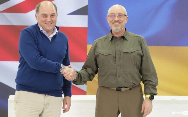 Міністри оборони Британії та України провели зустріч у Києві