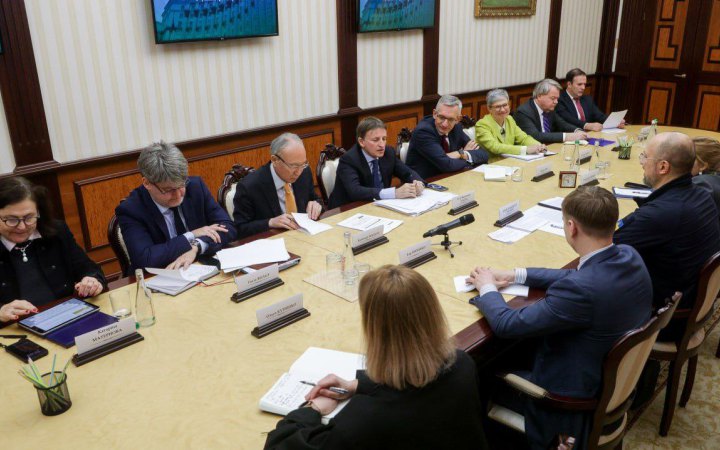 Шмигаль зустрівся з послами країн G7