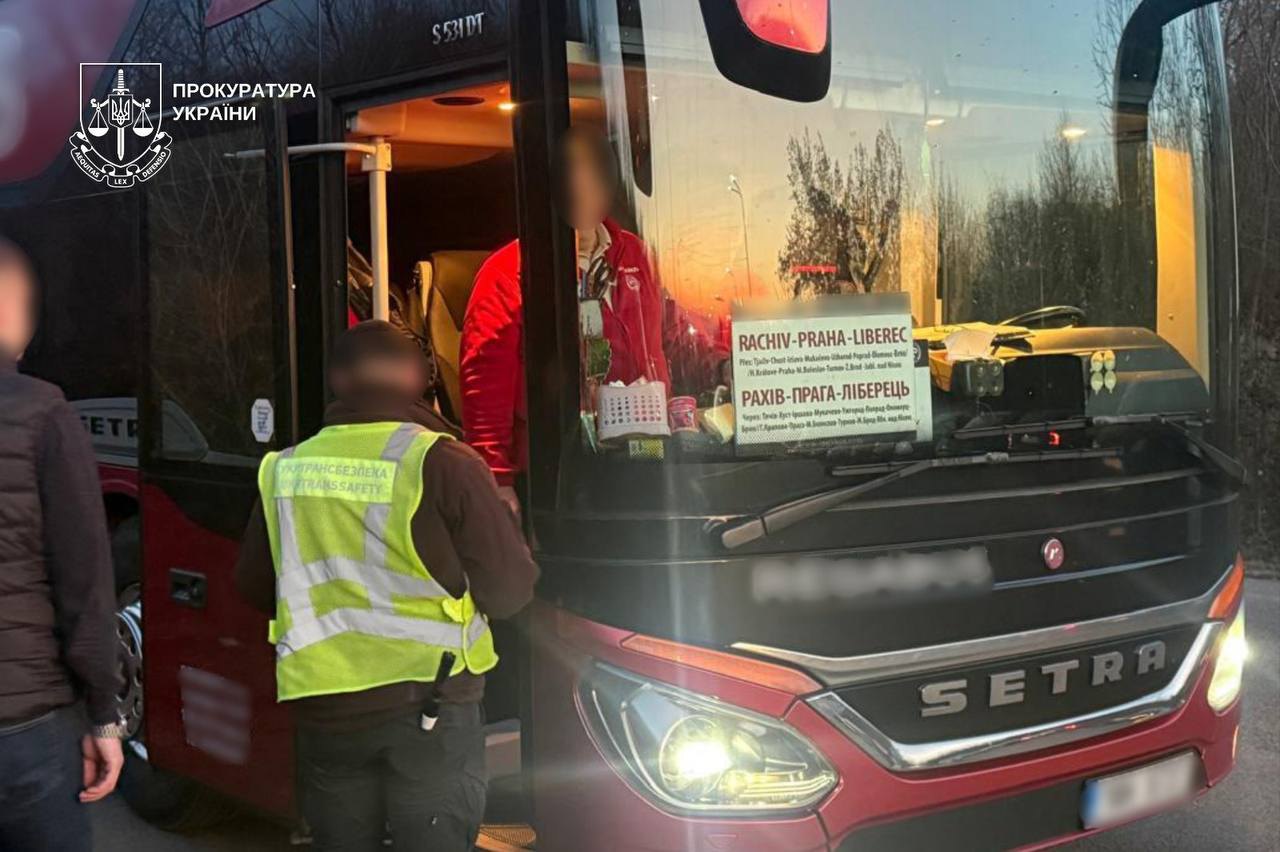 На Закарпатті викрили масштабну схему “тіньових квитків” до країн Євросоюзу