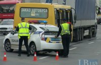 В Киеве маршрутка с людьми протаранила грузовик