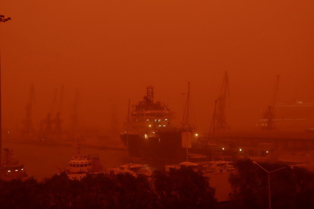 Грецький острів Крит огорнув пил зі Сахари