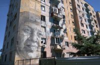 Жінка з муралу