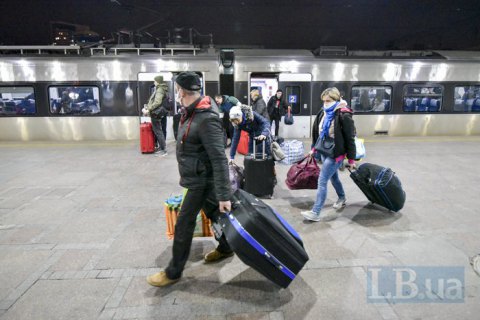 Из Польши прибыли еще два "эвакуационных" поезда