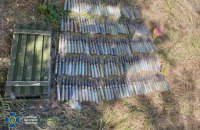 СБУ на Донбассе обнаружила три схрона боевиков со взрывчаткой и противотанковыми минами 