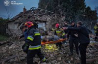 Головне за ніч та ранок неділі, 5 жовтня: масована ворожа атака, загиблі й руйнування на Львівщині, авіаудар по Слов’янську