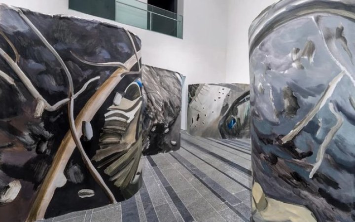 На столичному вокзалі встановили інсталяцію художниці Лесі Хоменко