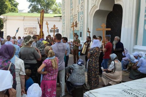 В центре Киева верующие УПЦ МП скандировали: "Пусть воскреснет вторая Россия"